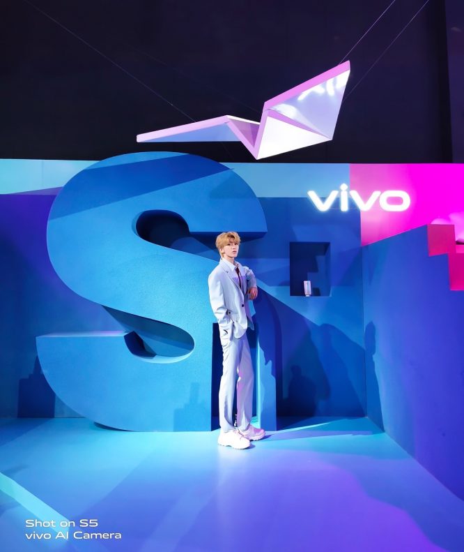 大型ikun聚会现场 vivo S5照亮了蔡徐坤的美