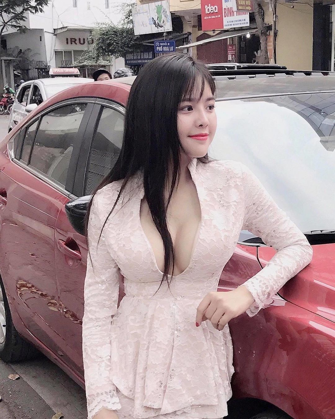 童颜巨乳越南妹「Trang Nguyễn」中路大开雪乳滑出傲人「坚挺双峰」大到包不住