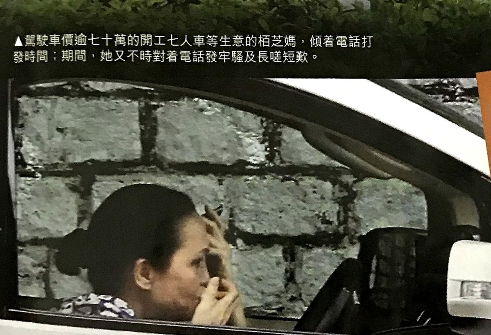 张柏芝被追讨千万，港媒直击其母开网约车谋生，订单惨淡愁容满面