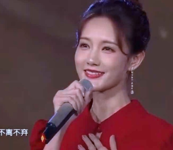 金鹰节开幕晚会，女明星现场图曝光，宋茜的金鹰女神让人失望？