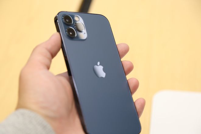 iPhone 12到底有多蓝？摸了真机的人告诉你