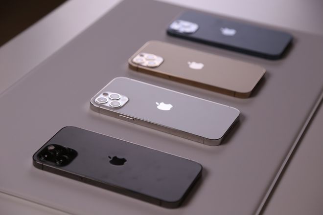 iPhone 12到底有多蓝？摸了真机的人告诉你