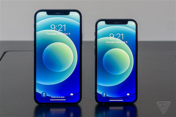 iPhone 12 mini、12 Pro Max真机对比图赏：尺寸直观感受下